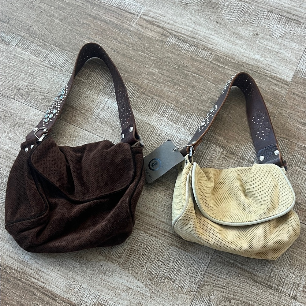 Day and evening beg 
2 of them 
Brown 
And cream 
Very nice